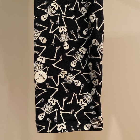Sweet legs legging. Skeleton print. One size fits all - Picture 8 of 10